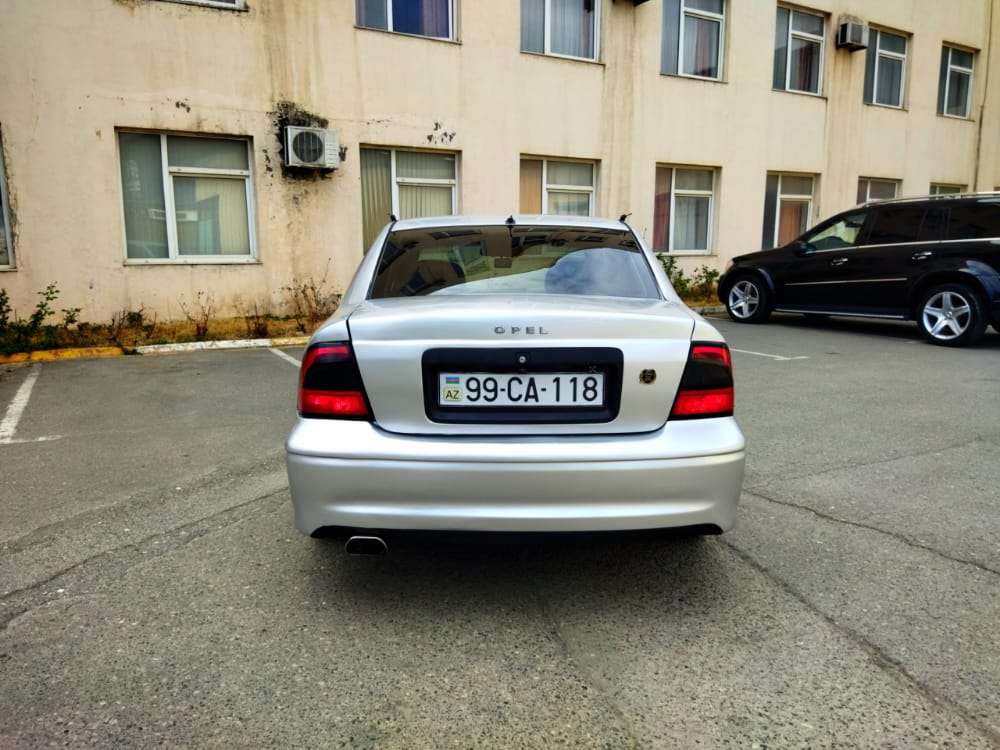 Opel Vectra, 2001 il, 2.2 L, 317 000 km