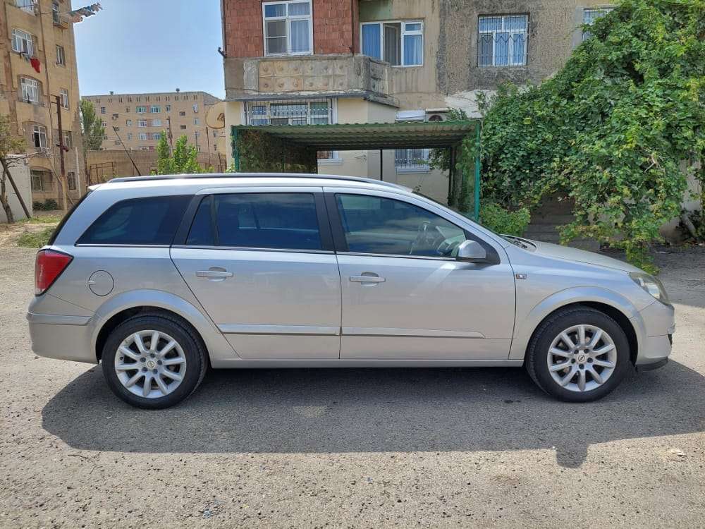 Opel Astra, 2006 il, 1.3 L, 240 400 km