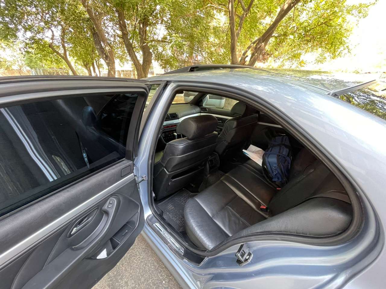 BMW 525, 2002 il, 2.5 L, 330 000 km