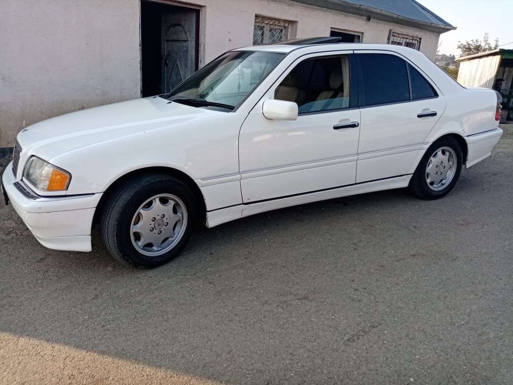 Mercedes C 230, 1999 il, 2.3 L, 210 000 km