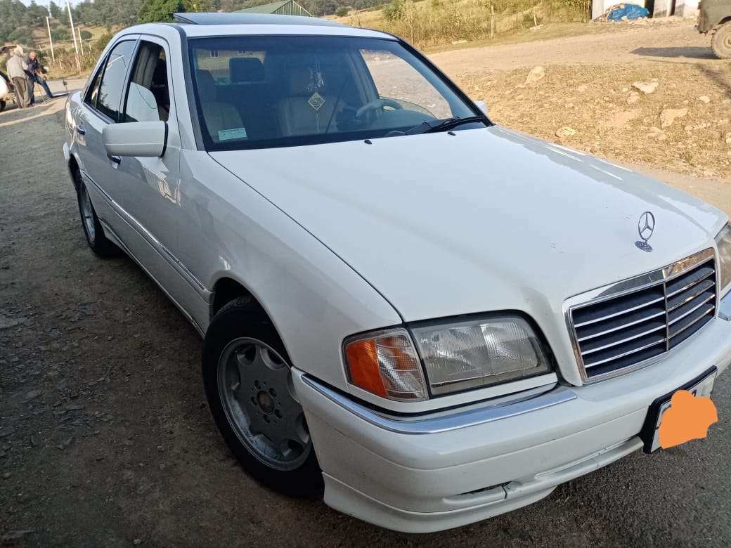 Mercedes C 230, 1999 il, 2.3 L, 210 000 km