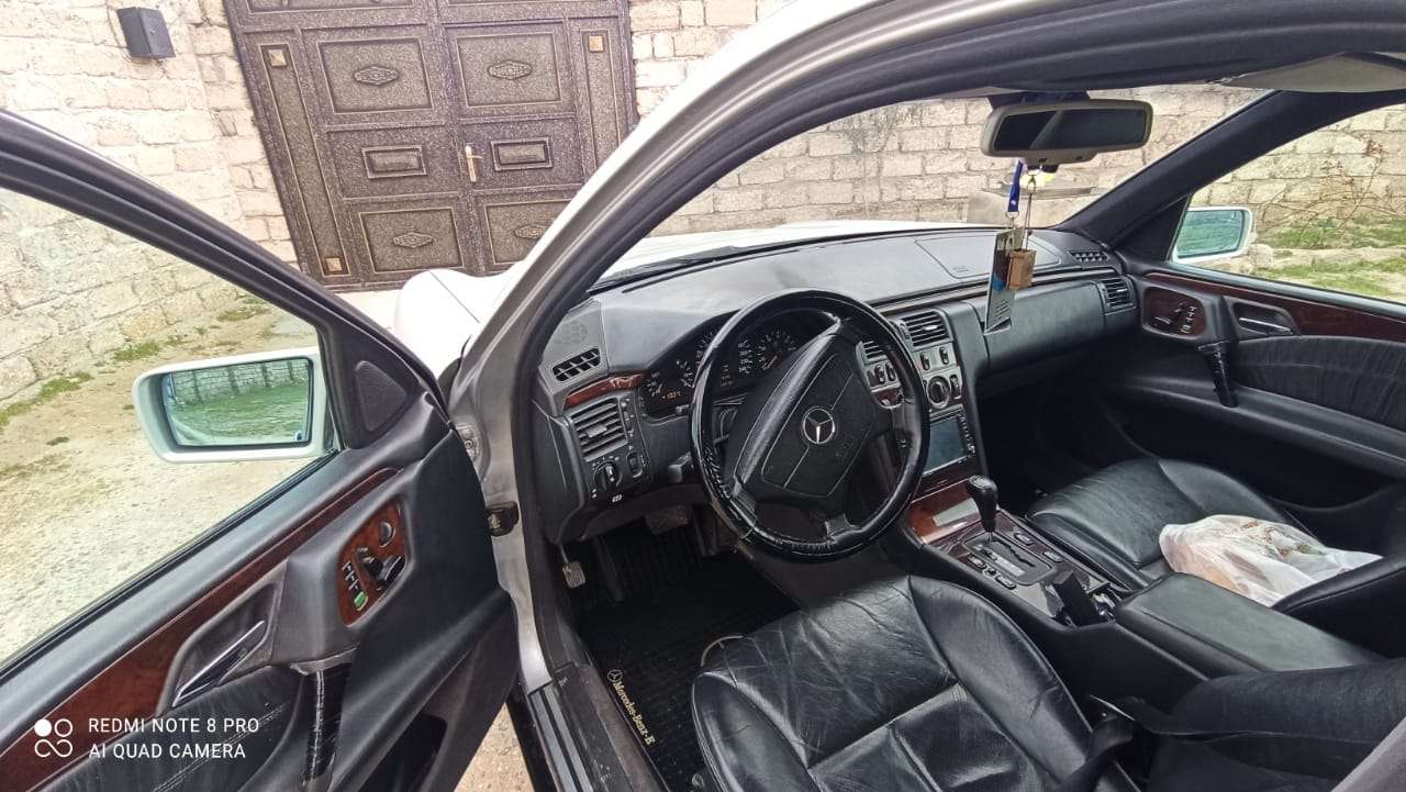Mercedes E 230, 1996 il, 2.3 L, 276 654 km