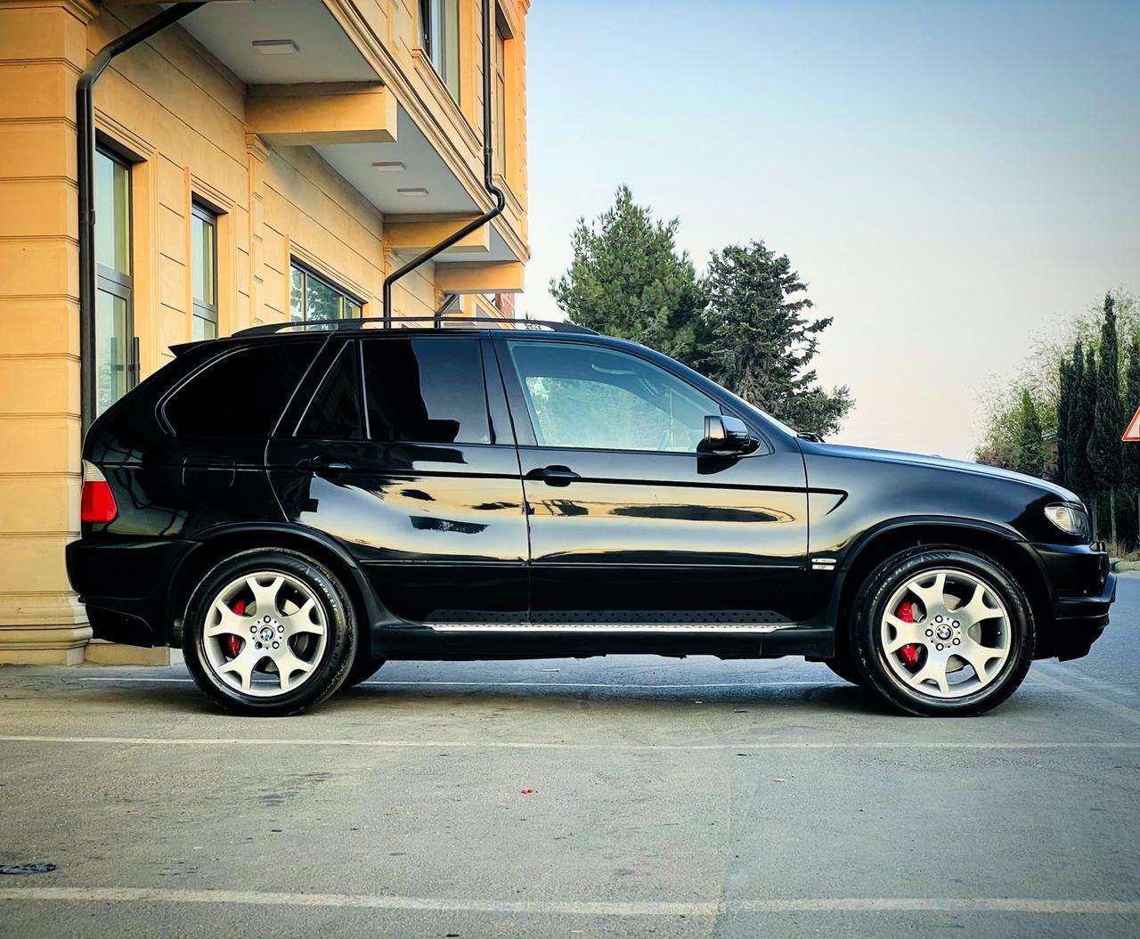 BMW X5, 2003 il, 4.4 L, 260 000 km