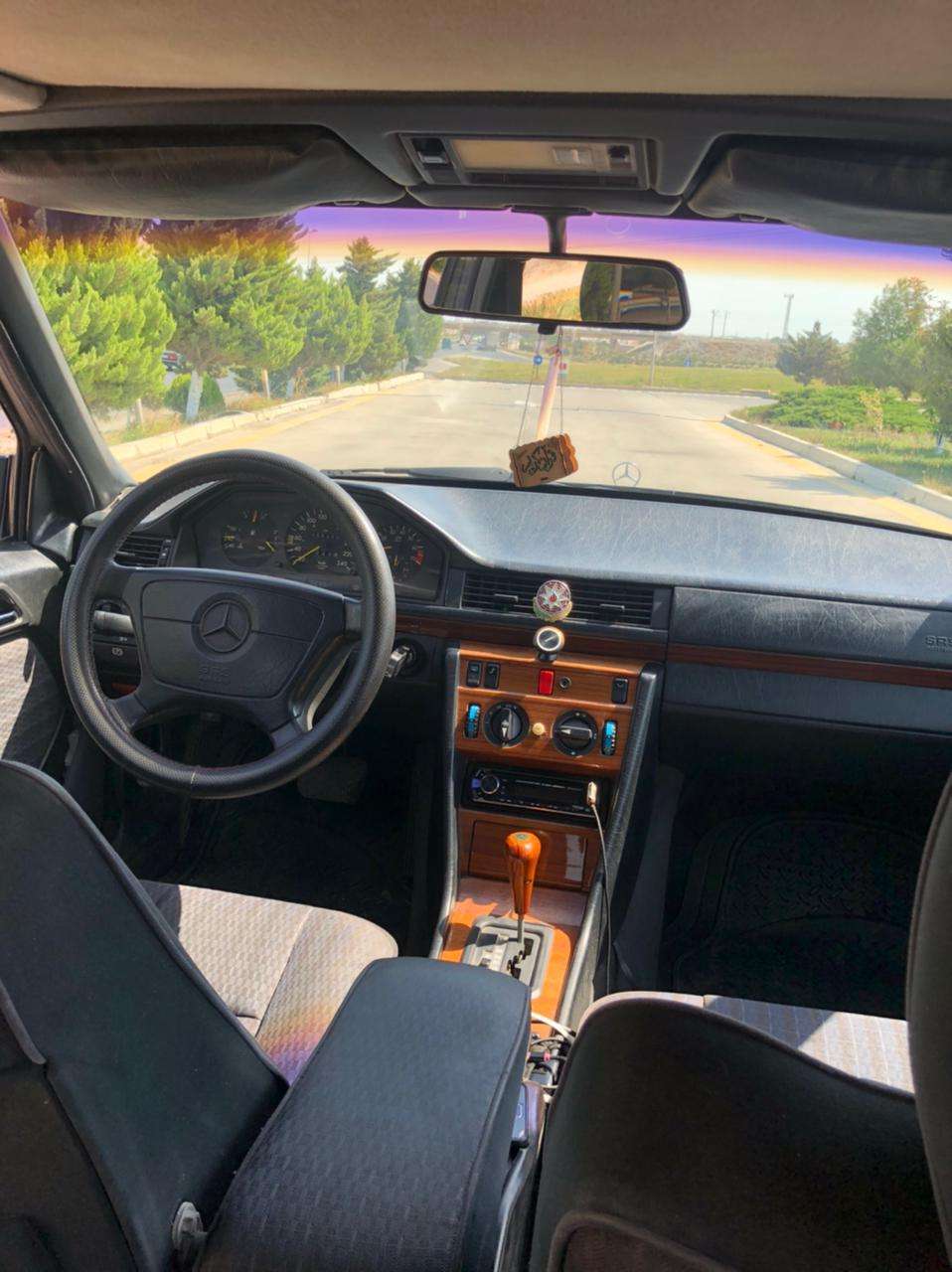 Mercedes E 220, 1993 il, 2.2 L, 460 000 km