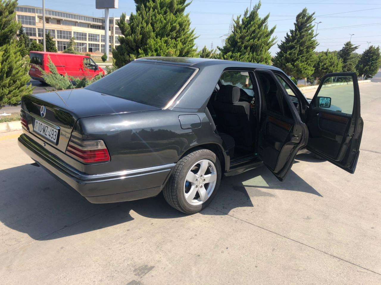 Mercedes E 220, 1993 il, 2.2 L, 460 000 km