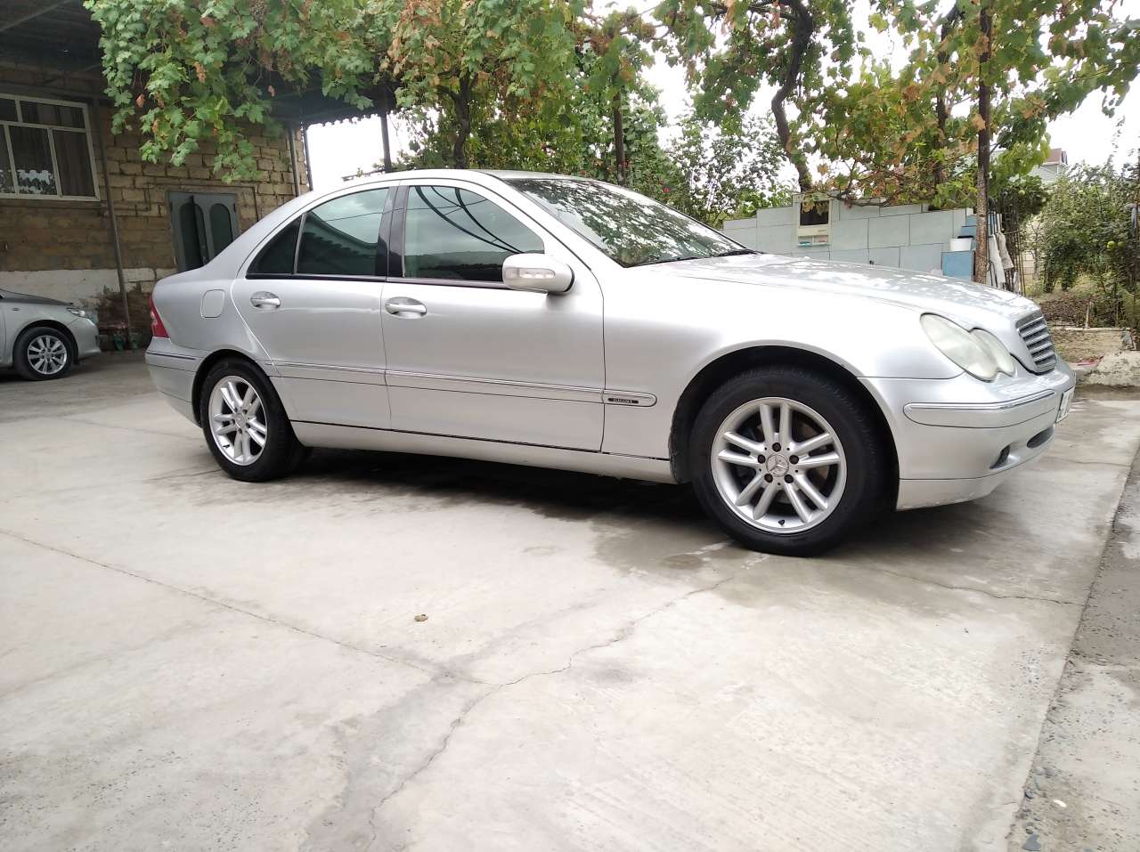 Mercedes C 200, 2002 il, 2.0 L, 288 000 km