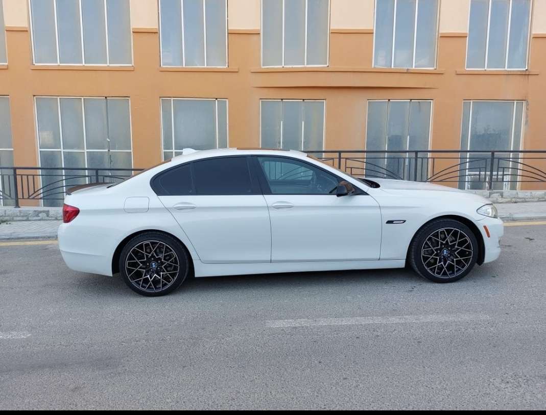 BMW 528, 2012 il, 2.0 L, 206 000 km