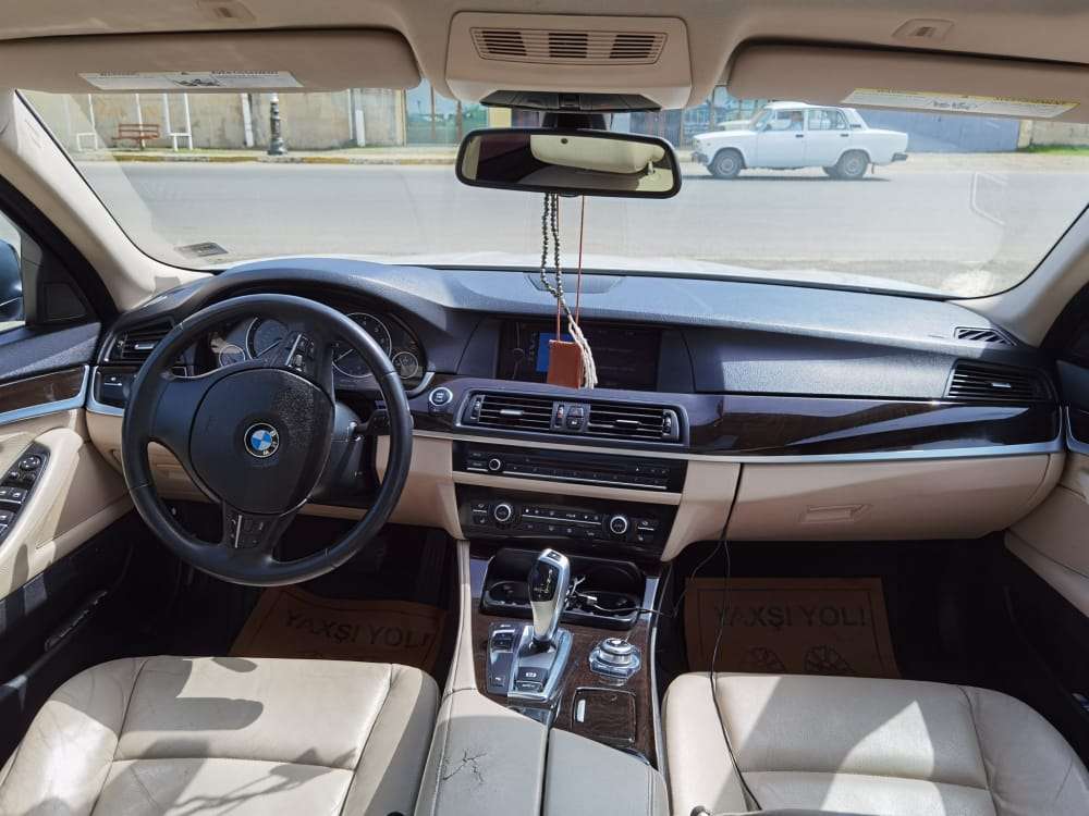 BMW 528, 2012 il, 2.0 L, 206 000 km