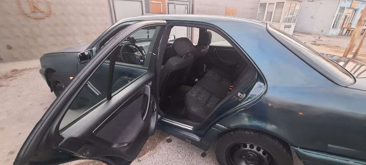 Mercedes C 180, 1997 il, 1.8 L, 670 000 km