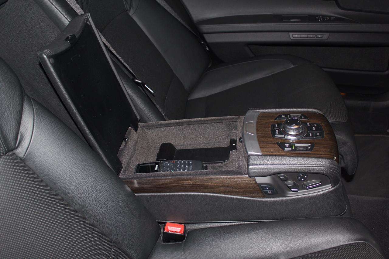 BMW 750, 2011 il, 4.4 L, 136 000 km