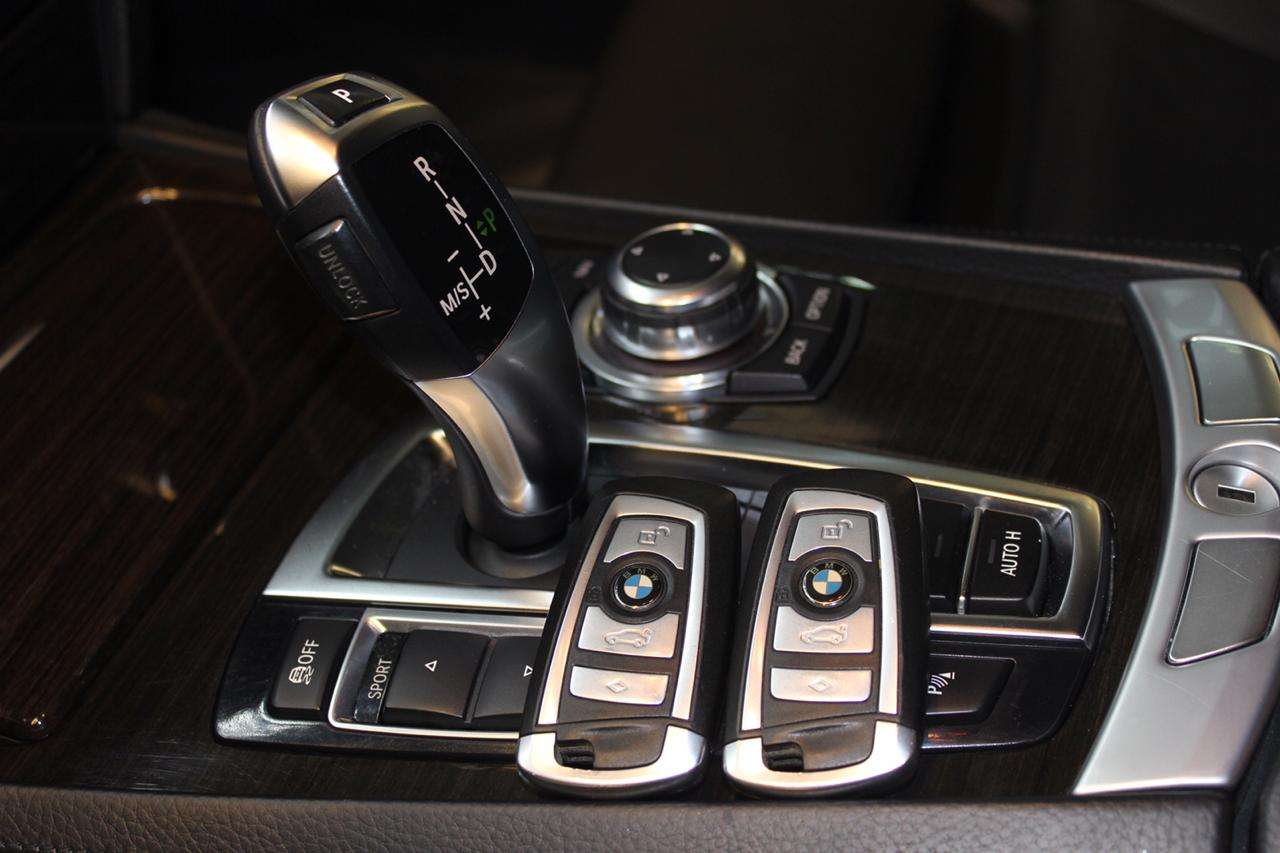 BMW 750, 2011 il, 4.4 L, 136 000 km