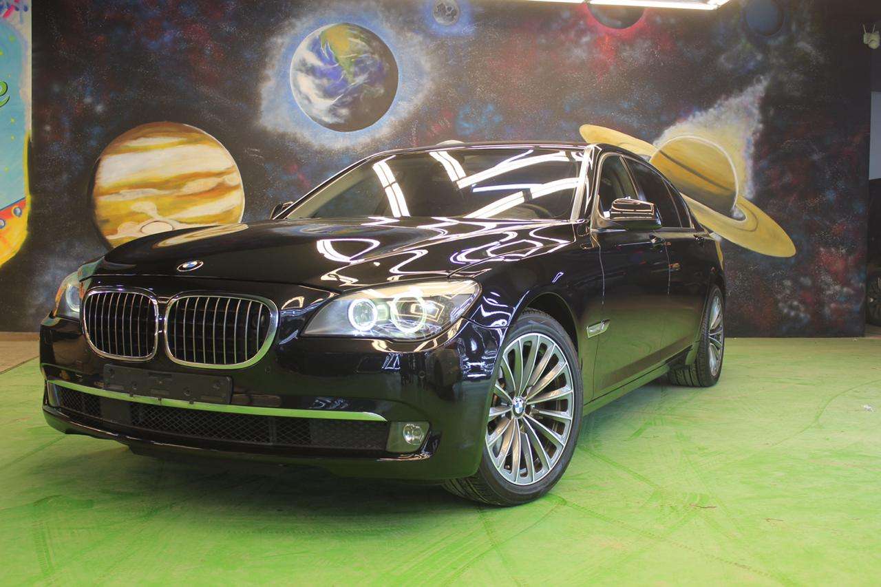 BMW 750, 2011 il, 4.4 L, 136 000 km