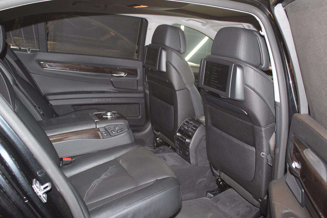BMW 750, 2011 il, 4.4 L, 136 000 km