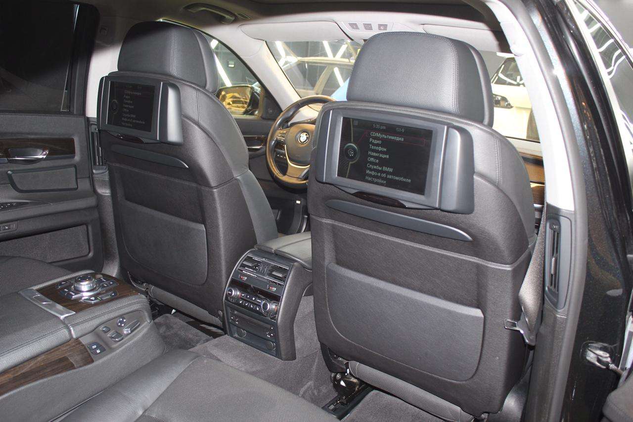 BMW 750, 2011 il, 4.4 L, 136 000 km