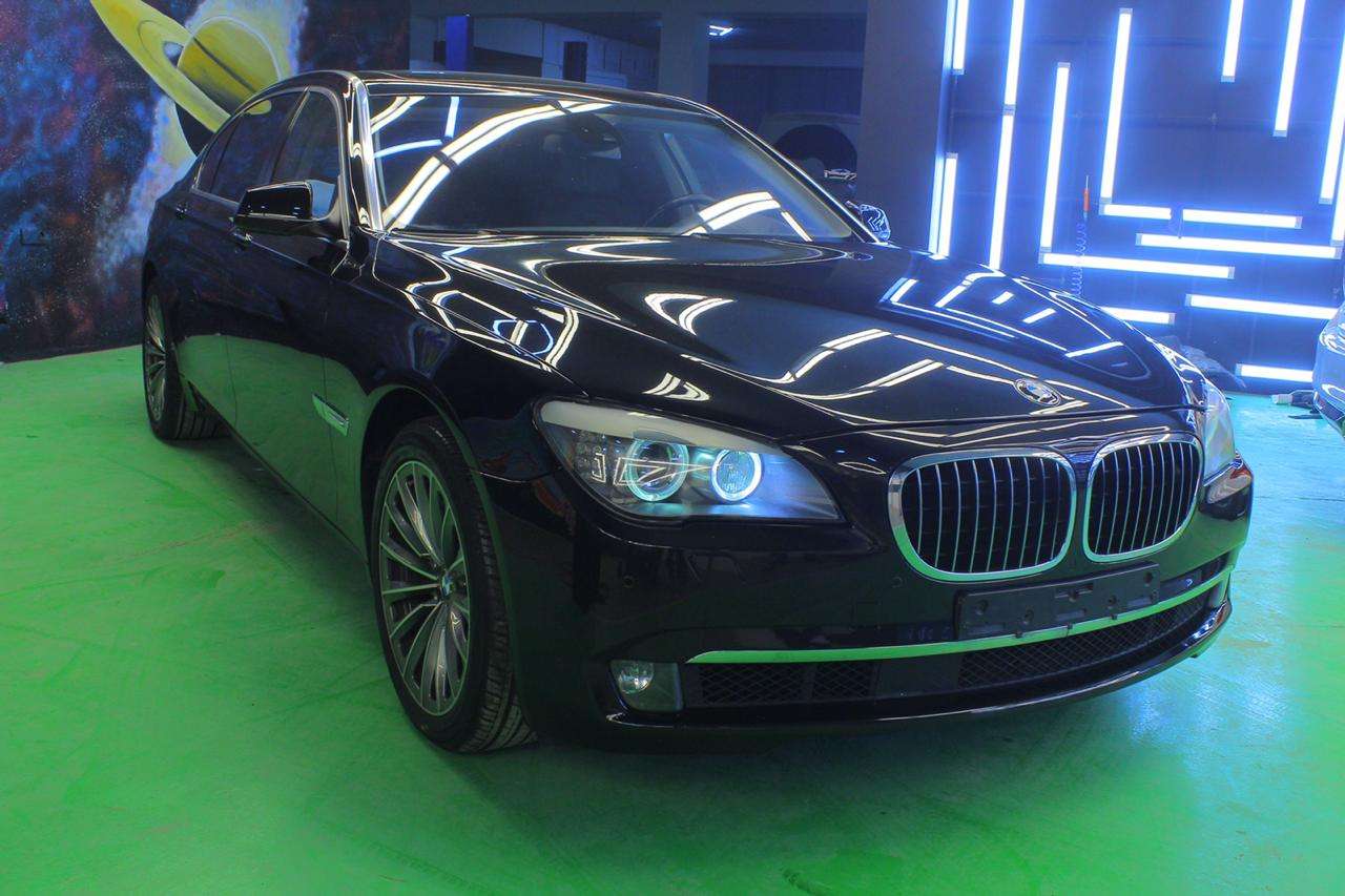 BMW 750, 2011 il, 4.4 L, 136 000 km