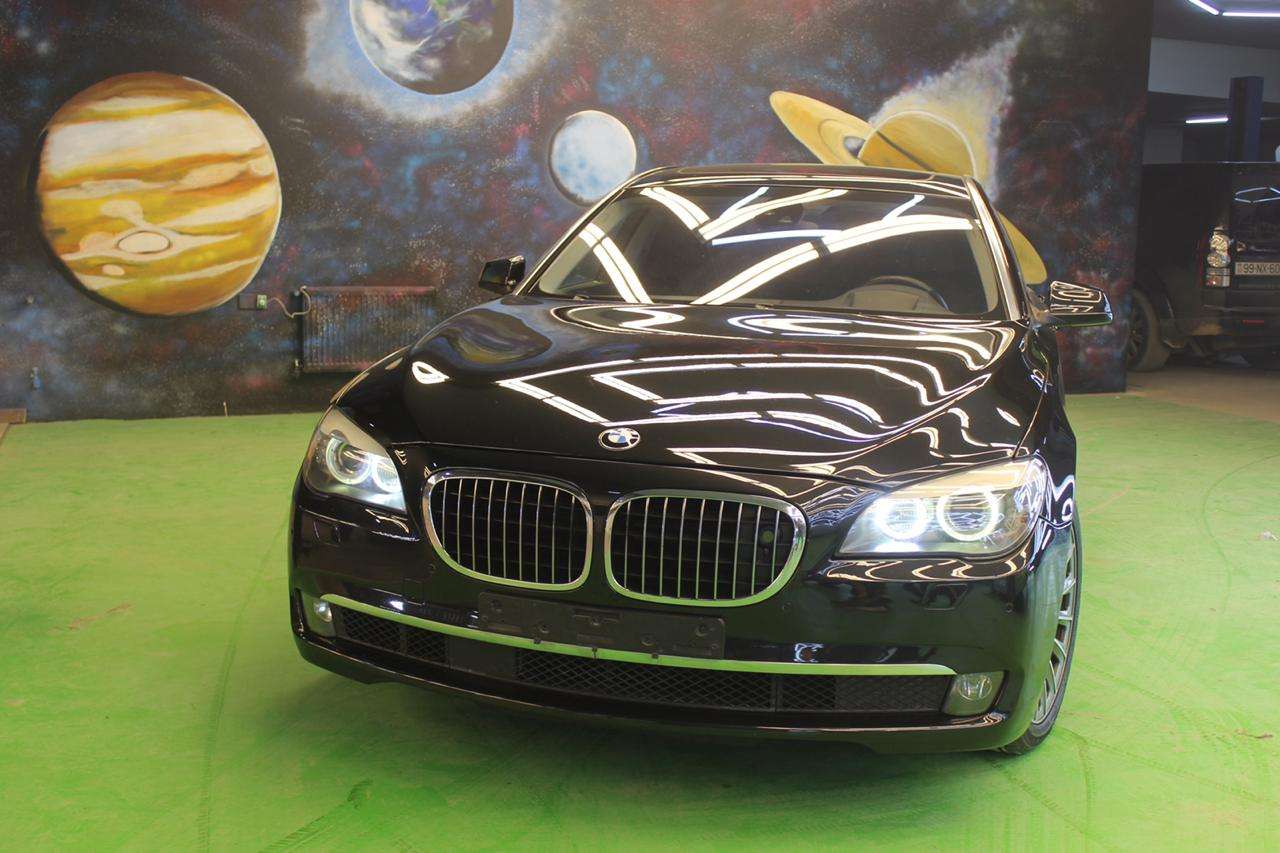 BMW 750, 2011 il, 4.4 L, 136 000 km