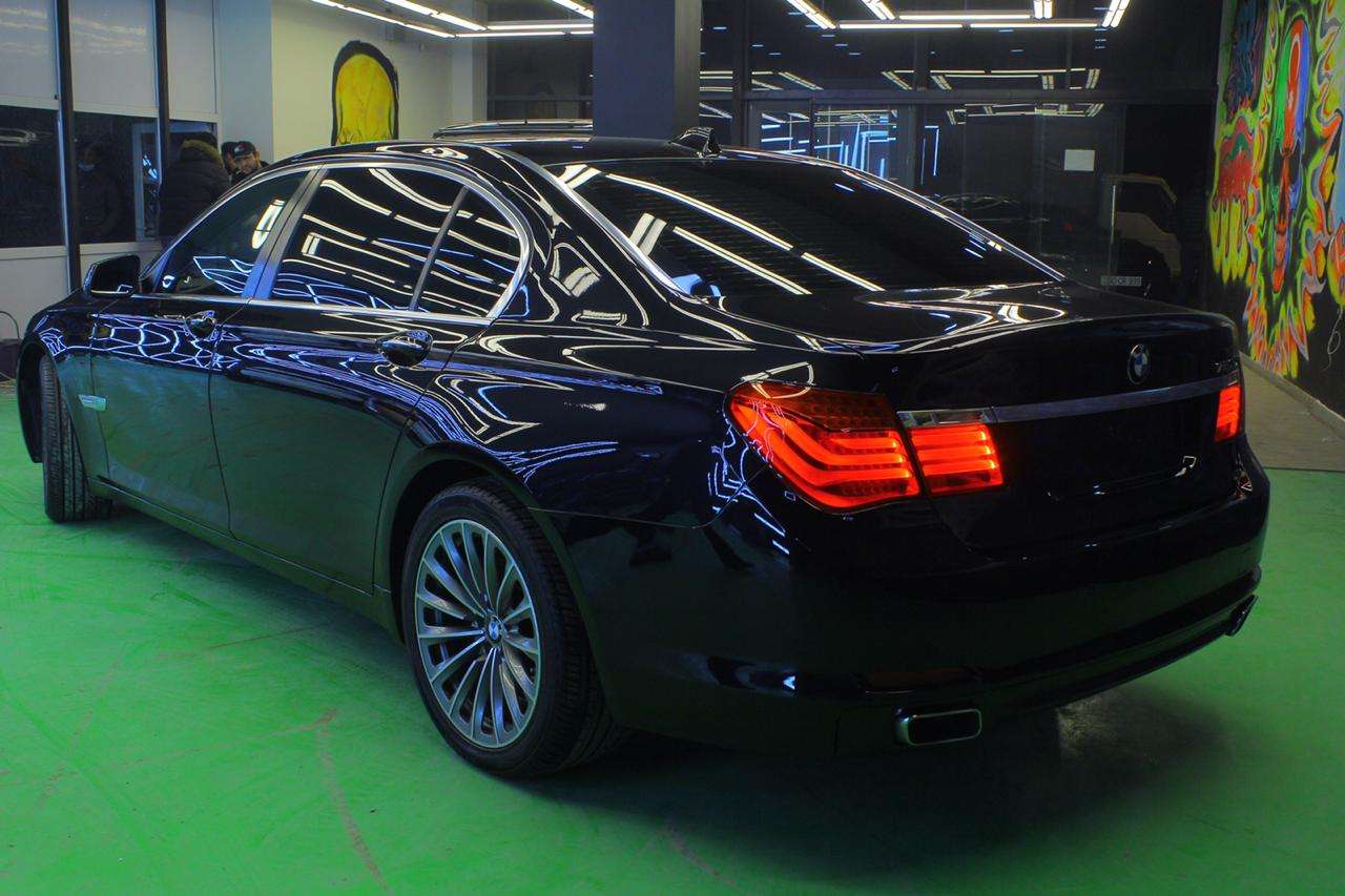 BMW 750, 2011 il, 4.4 L, 136 000 km