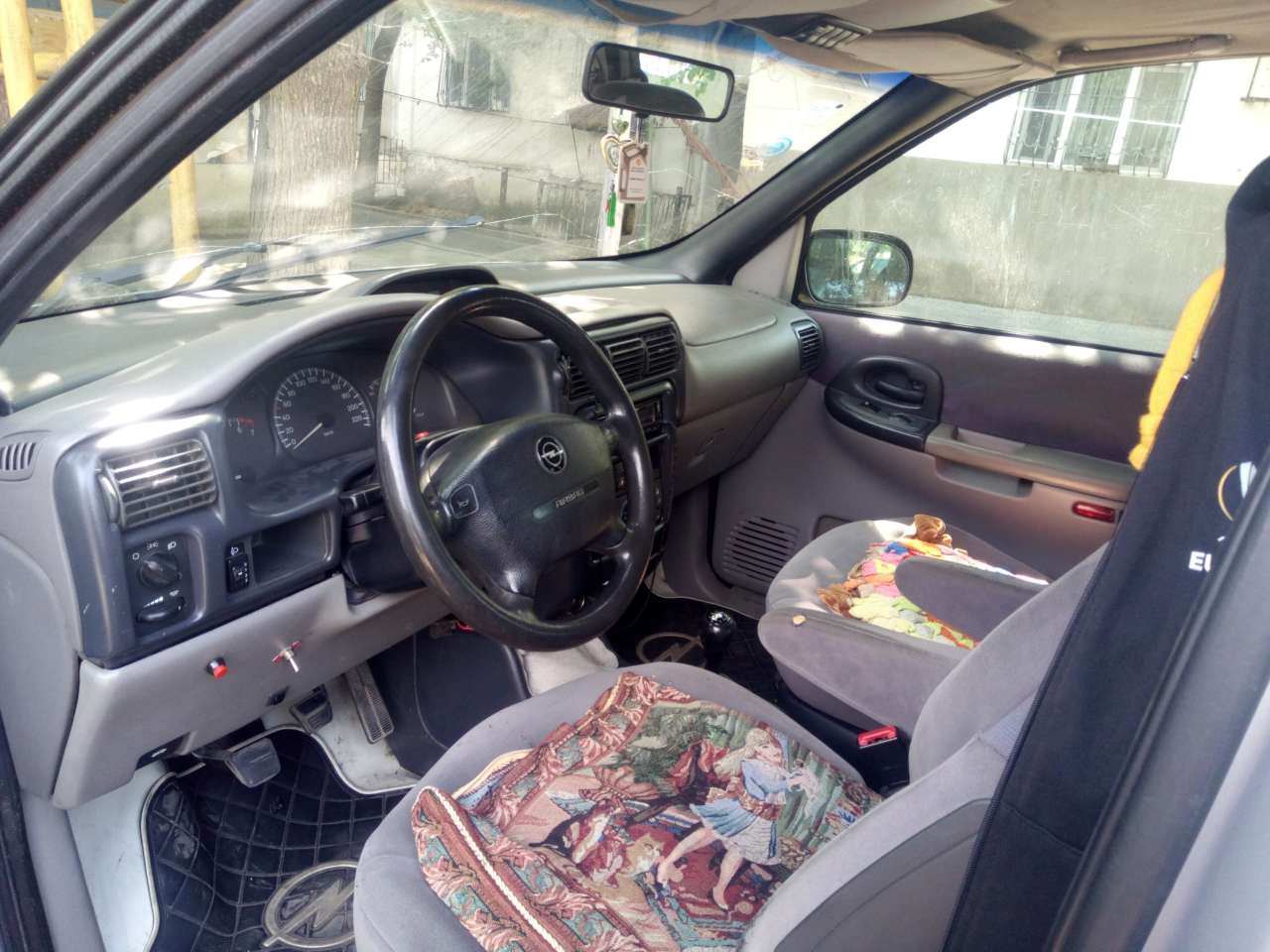 Opel Sintra, 1998 il, 2.2 L, 100 000 km