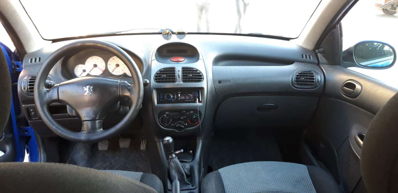 Peugeot 206, 2005 il, 1.4 L, 210 000 km