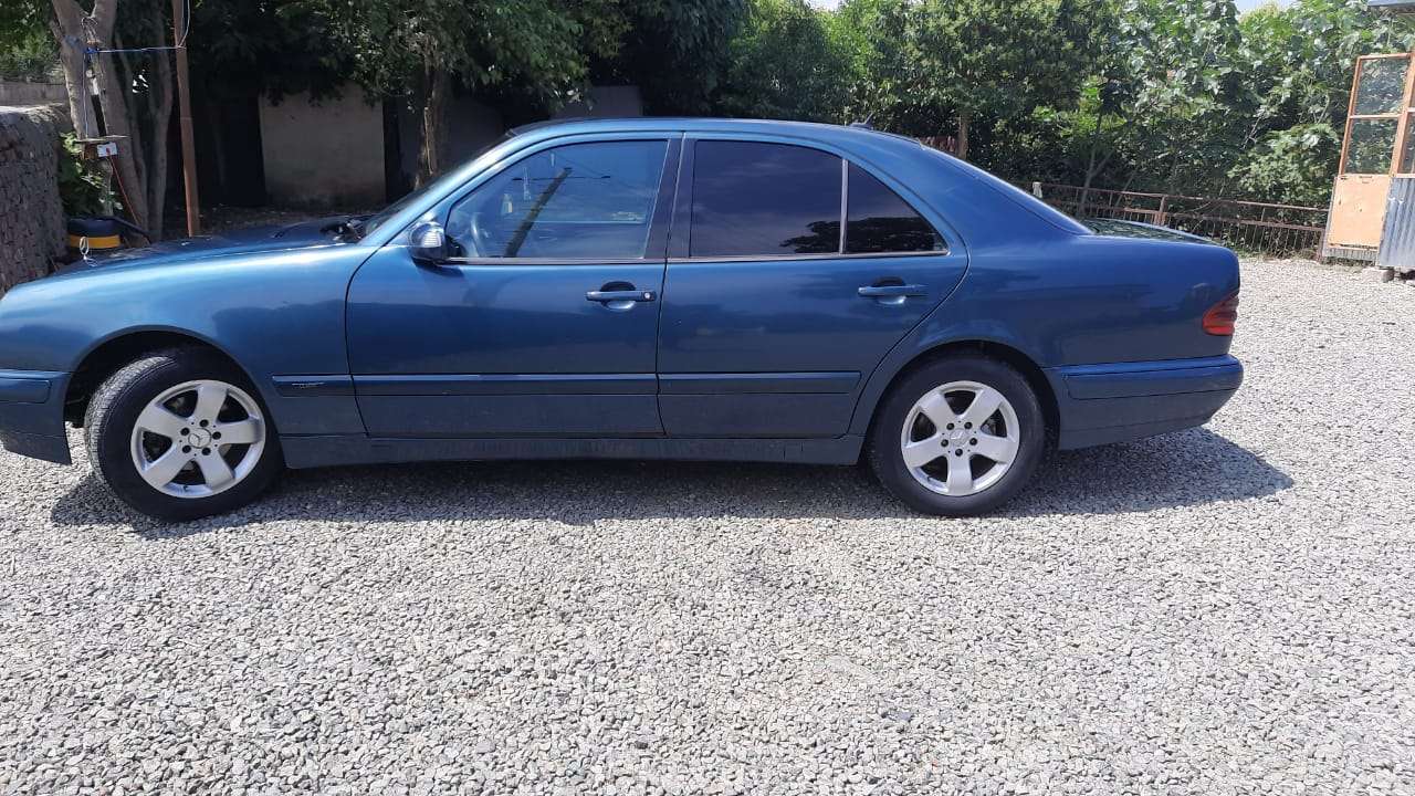 Mercedes E 220, 2001 il, 2.2 L, 385 000 km