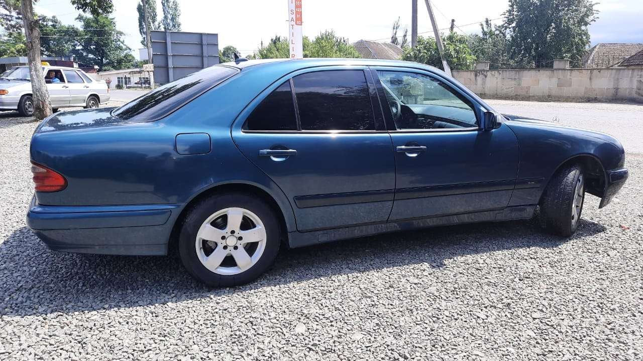 Mercedes E 220, 2001 il, 2.2 L, 385 000 km