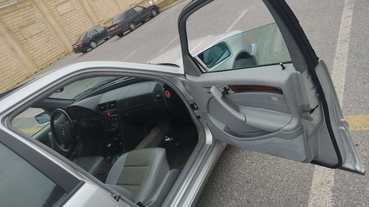 Mercedes C 230, 1999 il, 2.3 L, 178 456 km