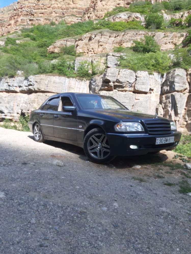 Mercedes C 200, 1998 il, 2.0 L, 250 000 km