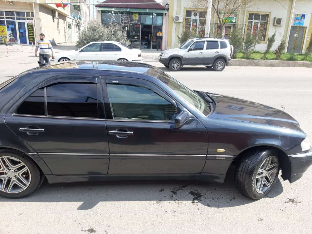 Mercedes C 200, 1998 il, 2.0 L, 250 000 km