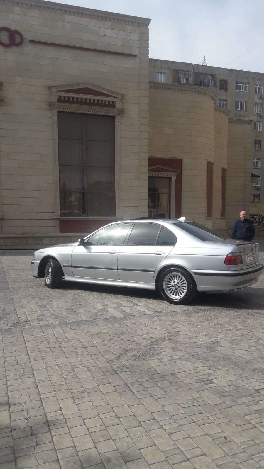 BMW 528, 1998 il, 2.8 L, 246 000 km
