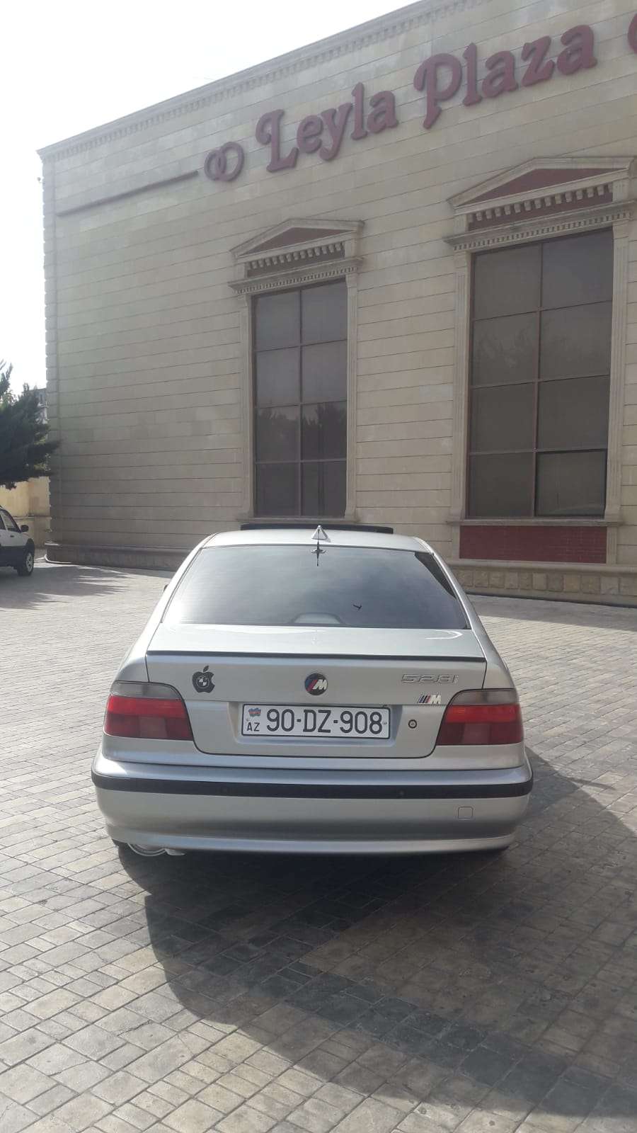 BMW 528, 1998 il, 2.8 L, 246 000 km