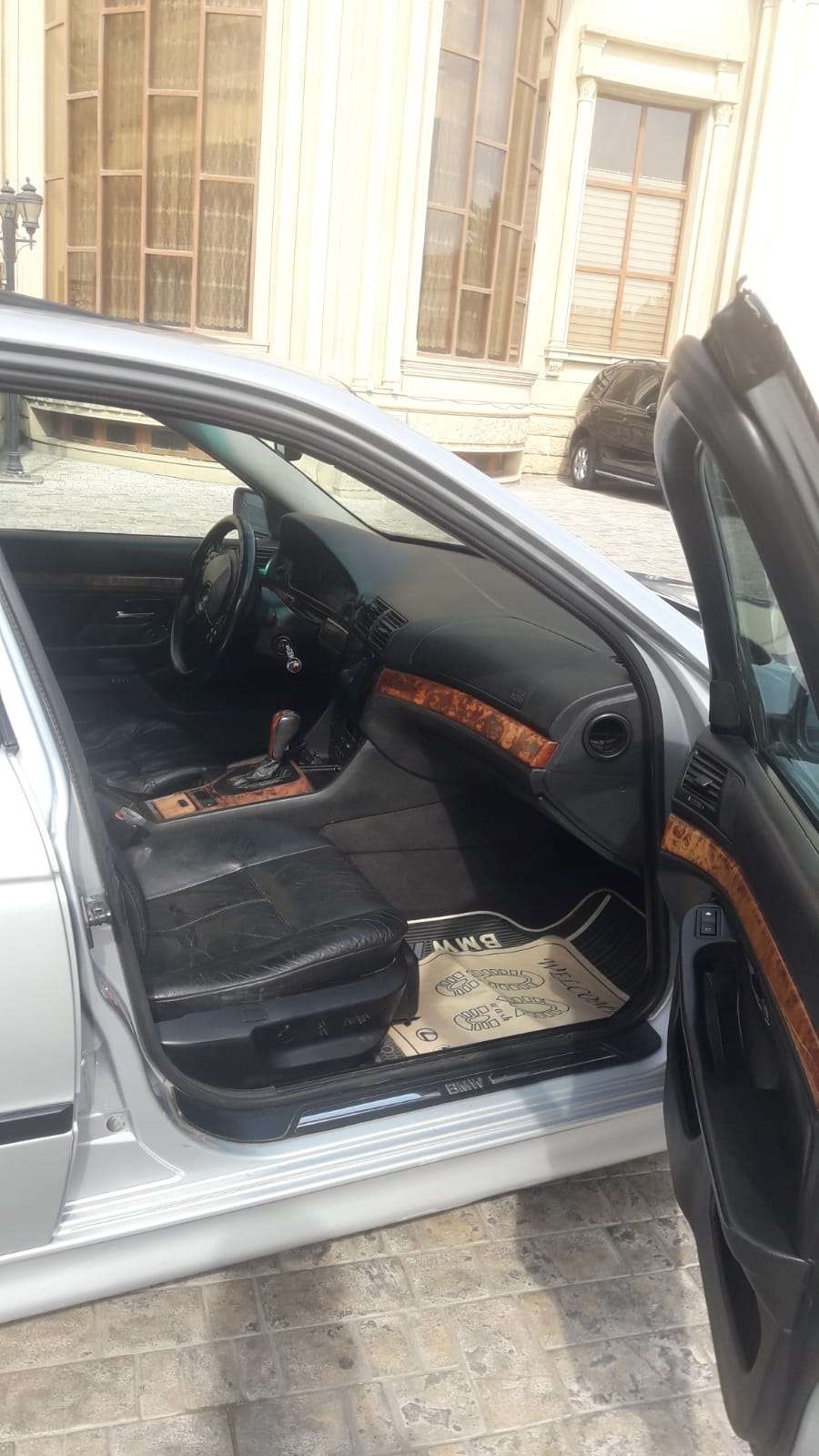BMW 528, 1998 il, 2.8 L, 246 000 km