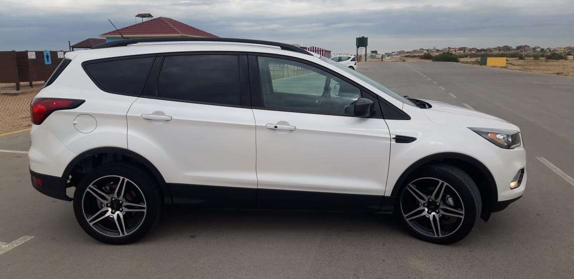 Ford Escape, 2019 il, 1.5 L, 25 000 km
