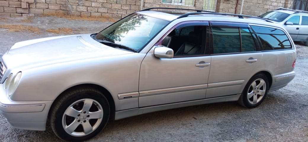 Mercedes E 240, 1999 il, 2.4 L, 331 000 km