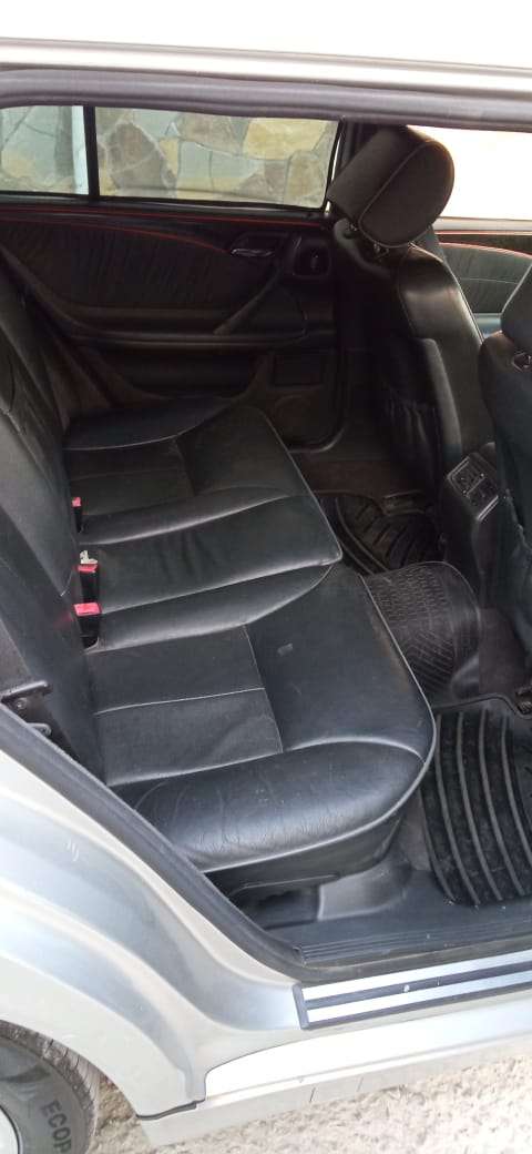 Mercedes E 240, 1999 il, 2.4 L, 331 000 km