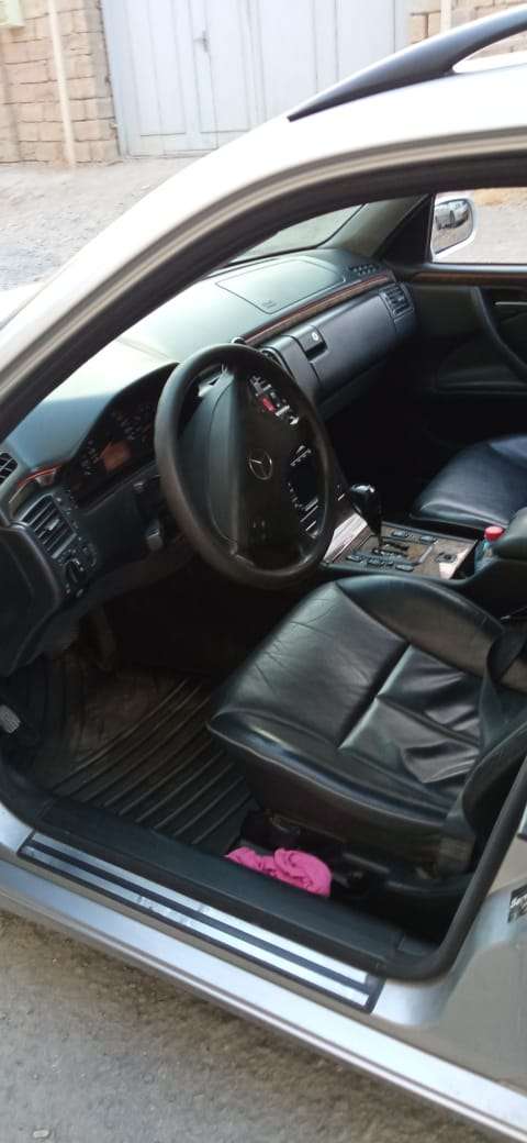 Mercedes E 240, 1999 il, 2.4 L, 331 000 km
