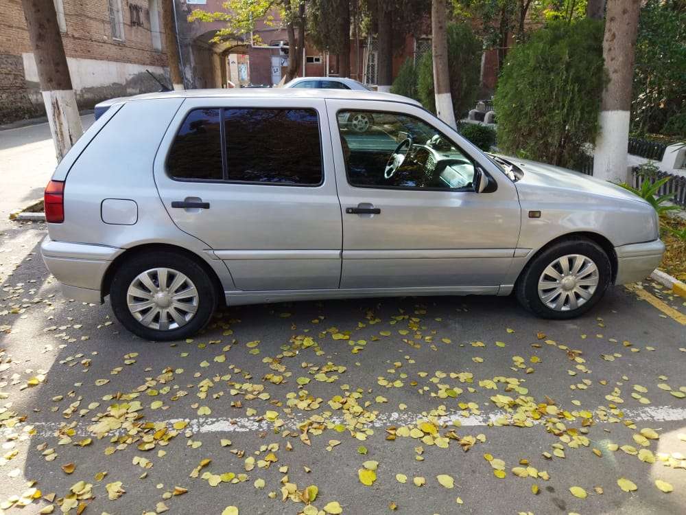 Volkswagen Golf, 1993 il, 2.0 L, 270 000 km