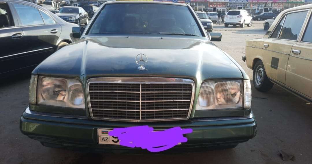Mercedes E 220, 1993 il, 2.2 L, 456 000 km