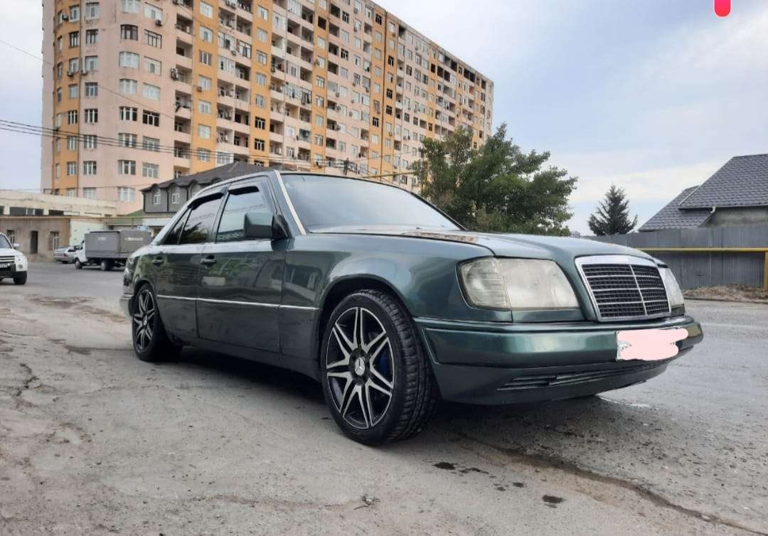 Mercedes E 220, 1993 il, 2.2 L, 456 000 km