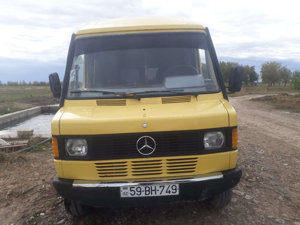 Mercedes 208 D, 1990 il, 2.0 L, 450 000 km