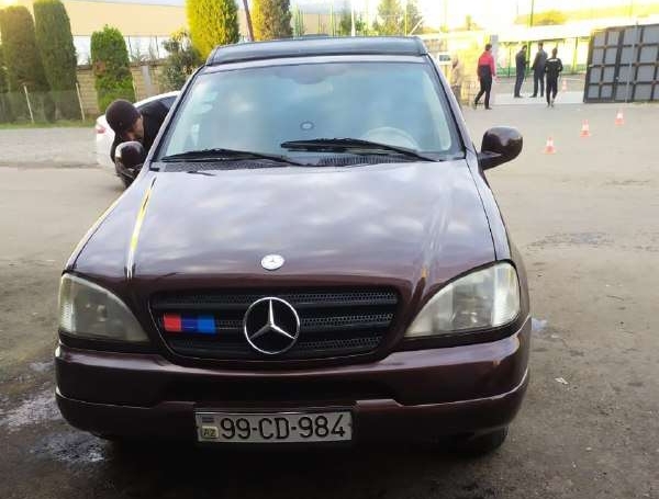 Mercedes ML 270, 2001 il, 2.7 L, 350 000 km
