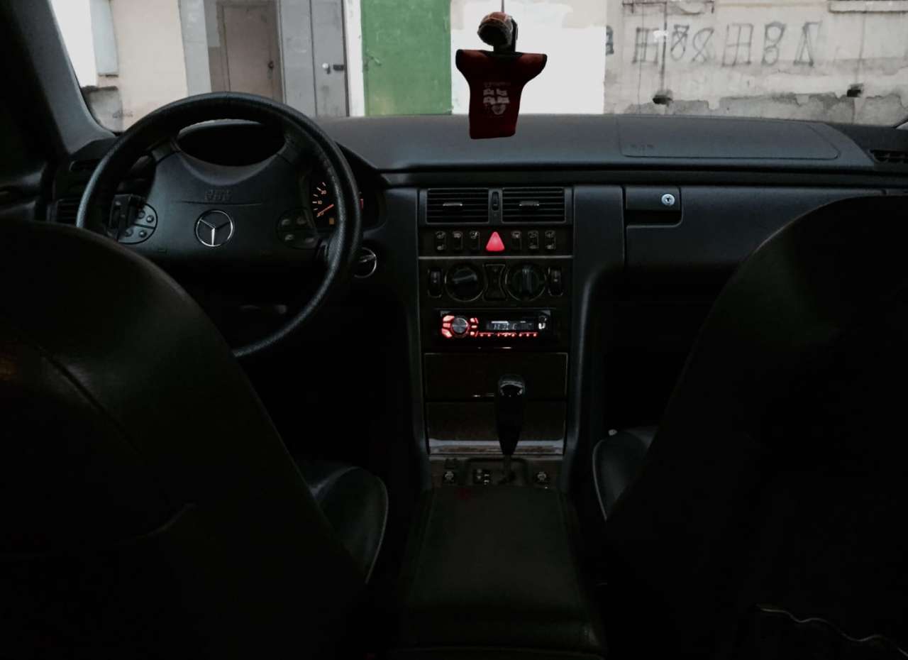 Mercedes E 240, 2000 il, 2.6 L, 263 000 km