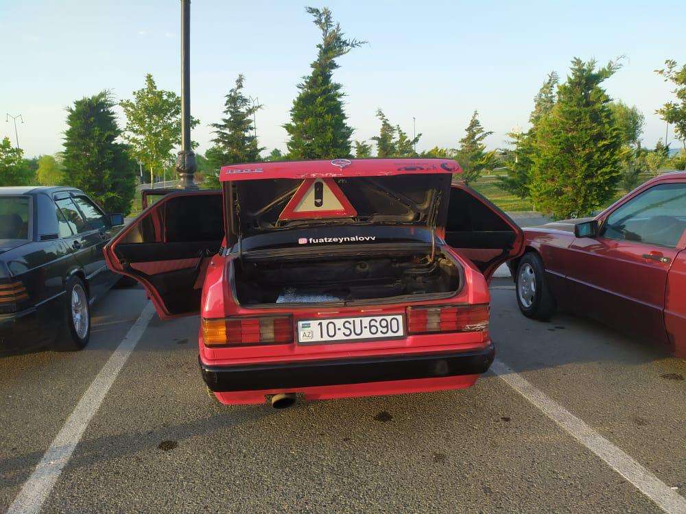 Mercedes 190, 1990 il, 2.0 L, 500 000 km