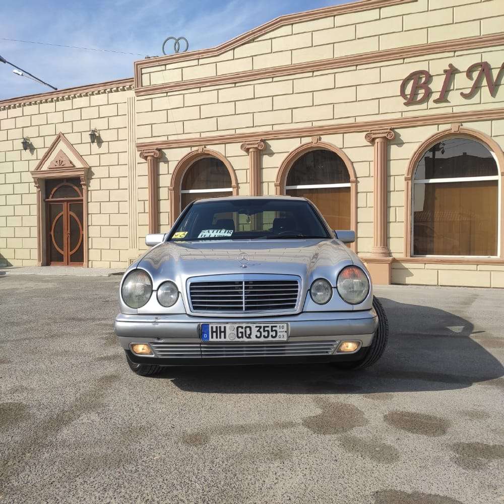 Mercedes E 230, 1996 il, 2.3 L, 350 452 km