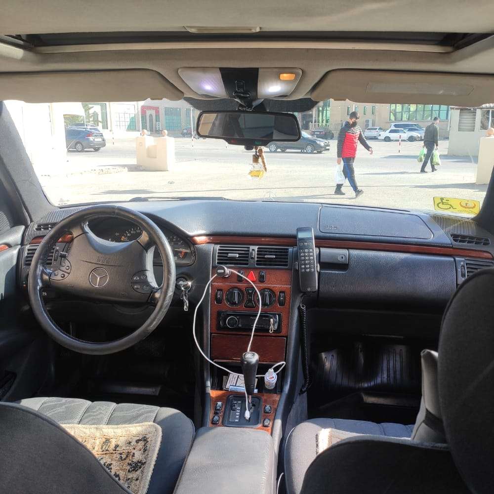 Mercedes E 230, 1996 il, 2.3 L, 350 452 km