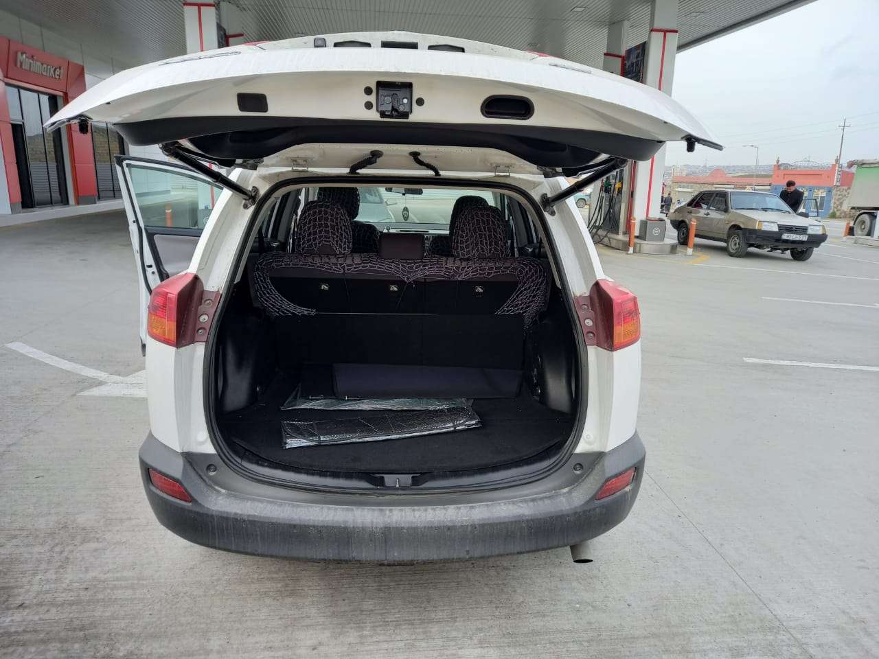 Toyota RAV4, 2015 il, 2.5 L, 106 700 km