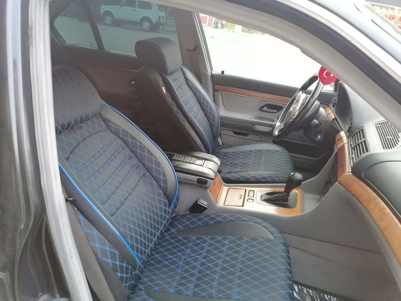 BMW 735, 1997 il, 3.5 L, 300 000 km
