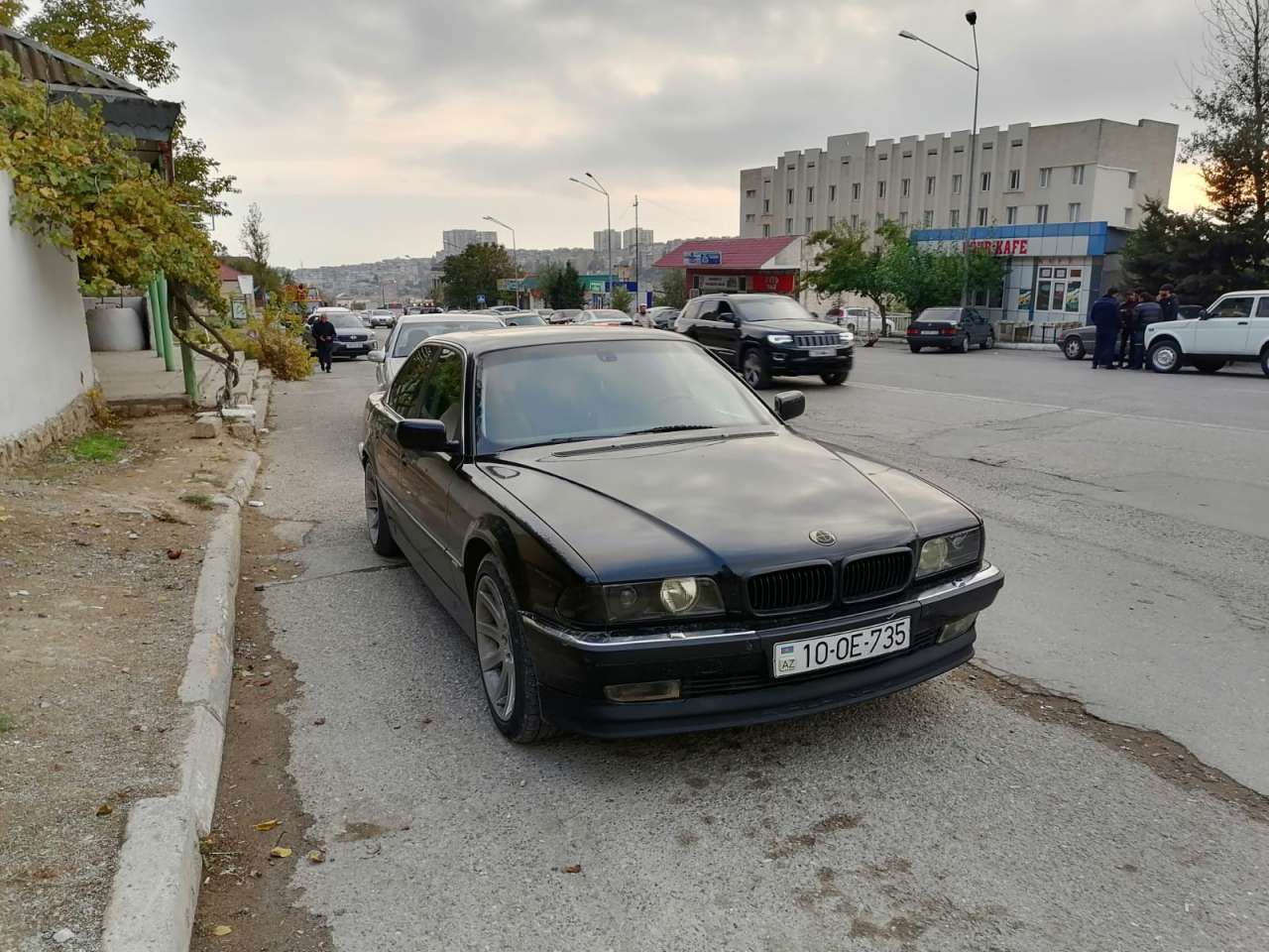 BMW 735, 1997 il, 3.5 L, 300 000 km