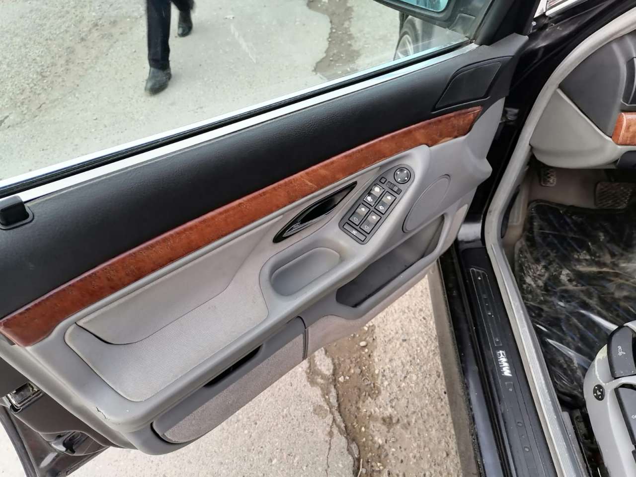 BMW 735, 1997 il, 3.5 L, 300 000 km