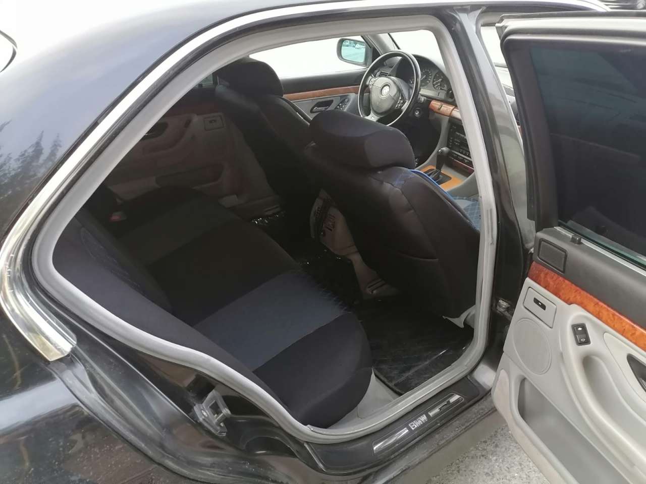 BMW 735, 1997 il, 3.5 L, 300 000 km