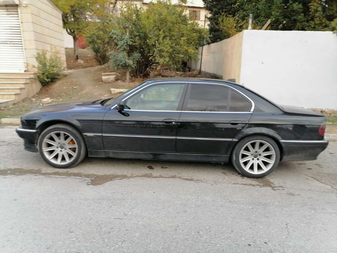 BMW 735, 1997 il, 3.5 L, 300 000 km